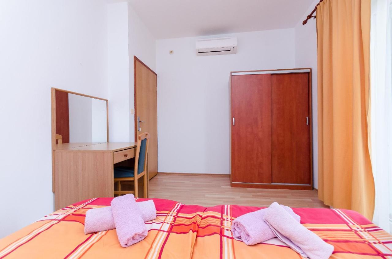 Apartments And Room Ljubica 로파르 외부 사진