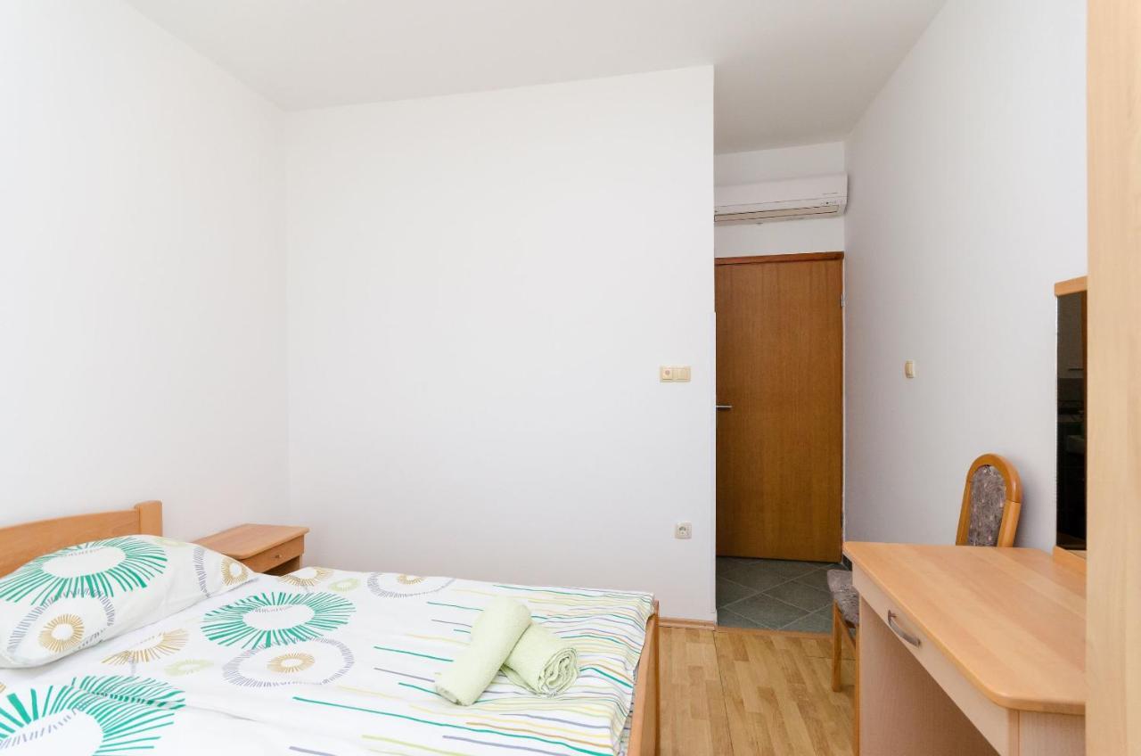 Apartments And Room Ljubica 로파르 외부 사진