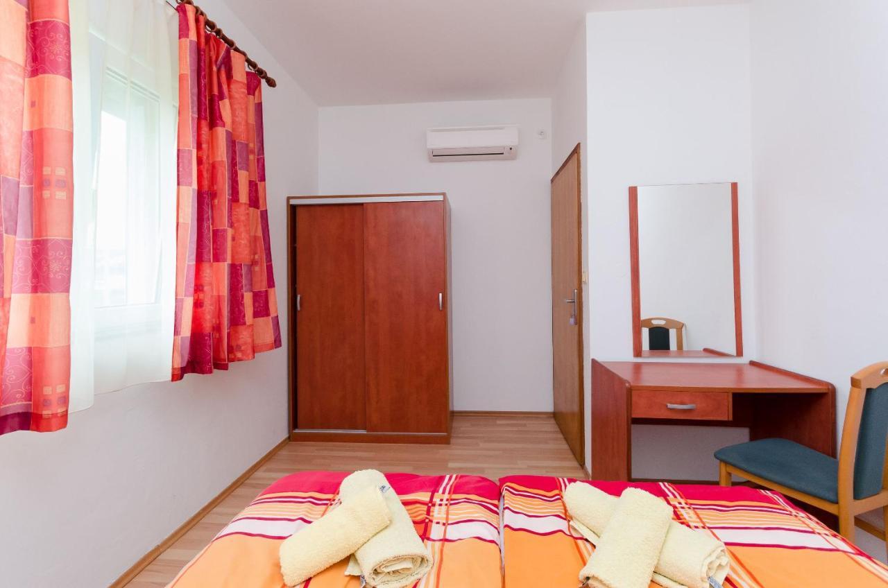 Apartments And Room Ljubica 로파르 외부 사진