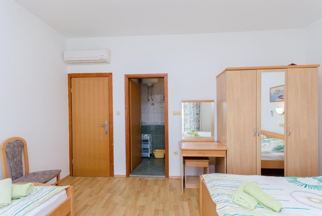 Apartments And Room Ljubica 로파르 외부 사진