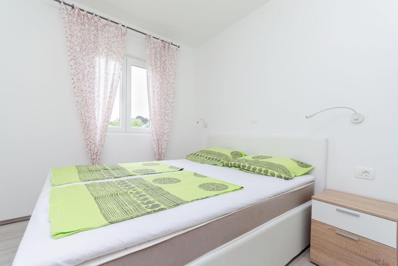 Apartments And Room Ljubica 로파르 외부 사진