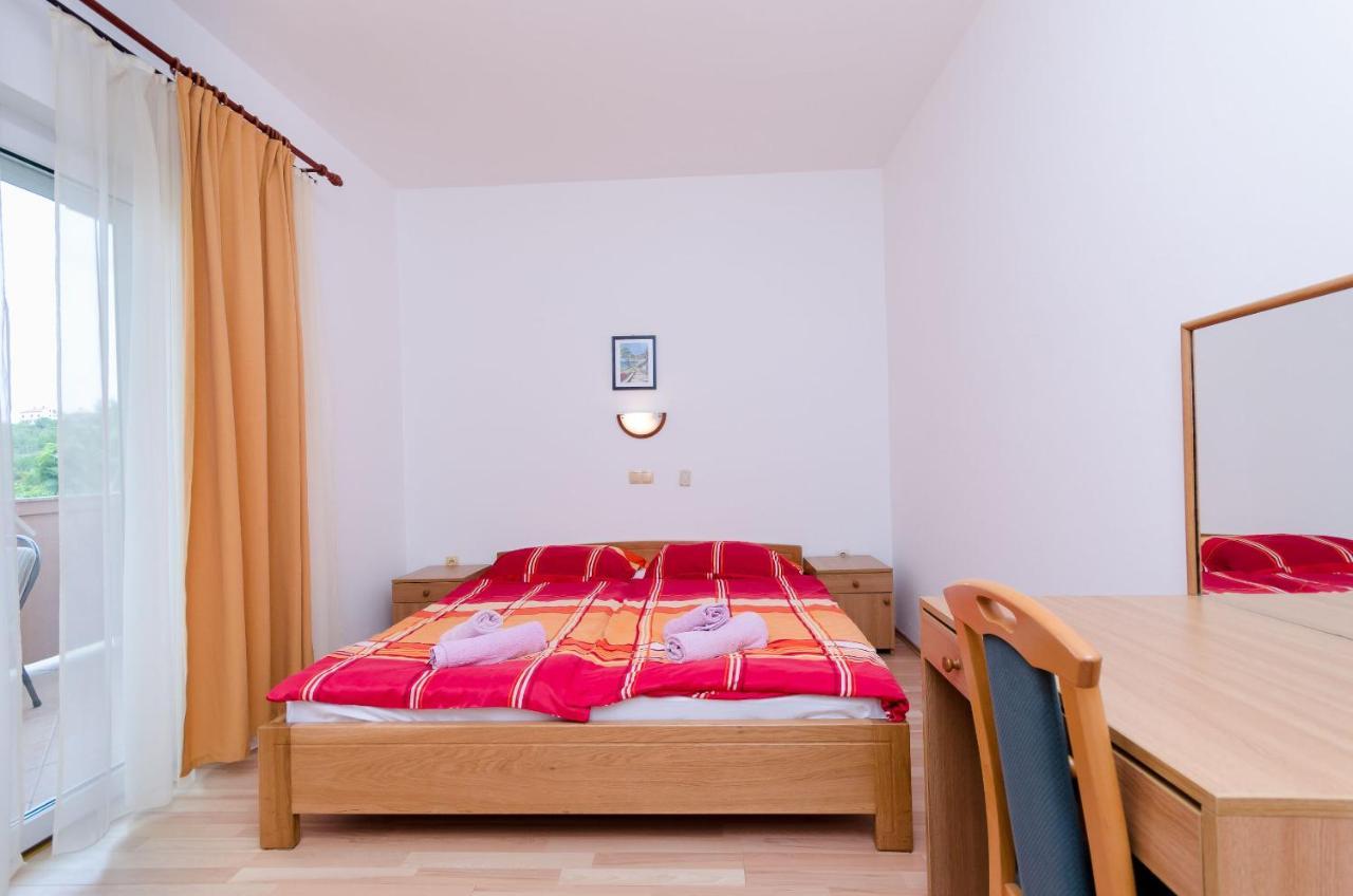 Apartments And Room Ljubica 로파르 외부 사진