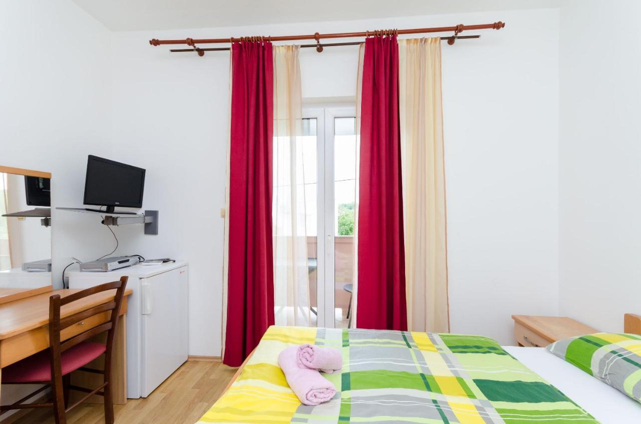Apartments And Room Ljubica 로파르 외부 사진